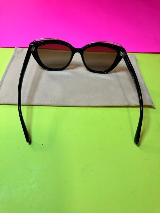 Tiffany & Co. Black Cat-Eye Sunglasses no scratches in great condition - Picture 6 of 12